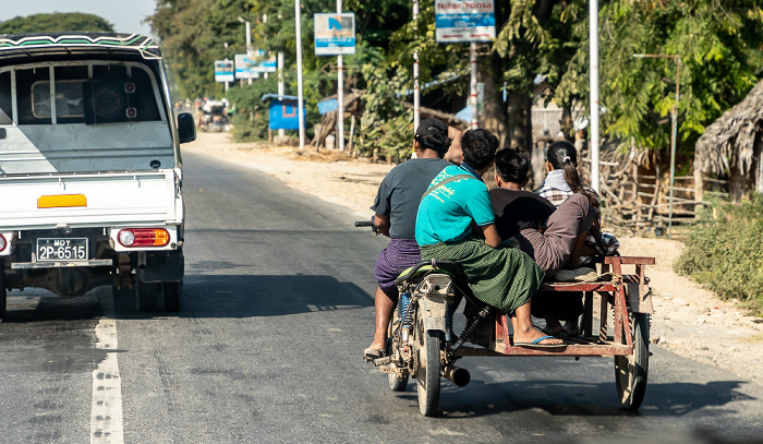 Mandalay-Region Fahrt Nyaung Shwe - Mandalay: Yangon-Mandalay Highway