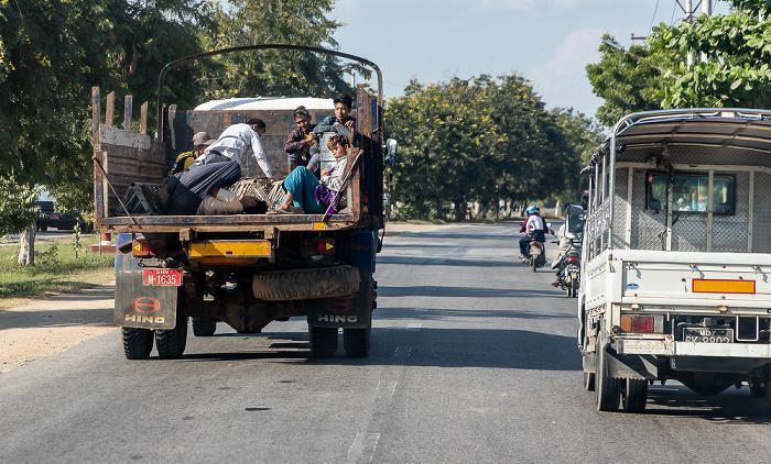 Mandalay-Region Fahrt Nyaung Shwe - Mandalay: Yangon-Mandalay Highway