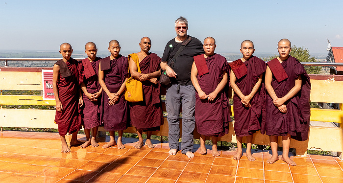 Mandalay Hill: Buddhistische Mönche und Jürgen
