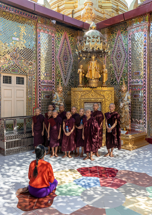 Mandalay Hill: Buddhistische Mönche Mandalay