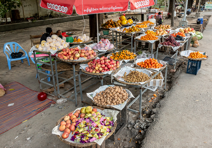 19th Street: Obststand Mandalay