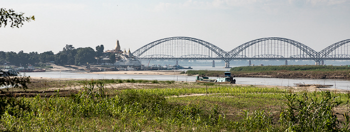 Irrawaddy mit Irrawaddy Bridge (Yadanabon) und Ava Bridge Amarapura