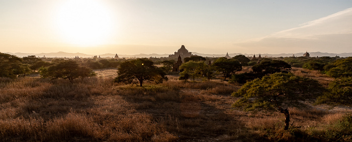 Blick vom Aussichtshügel Bagan