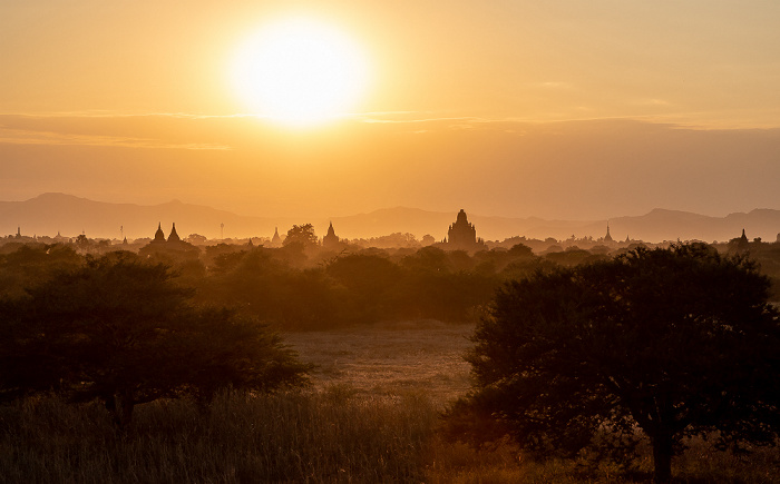 Blick vom Aussichtshügel Bagan