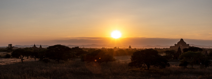 Blick vom Aussichtshügel Bagan