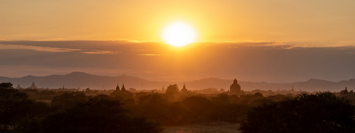 Blick vom Aussichtshügel Bagan