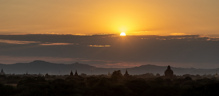 Blick vom Aussichtshügel Bagan