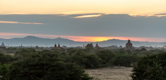 Blick vom Aussichtshügel Bagan