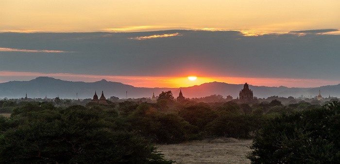 Blick vom Aussichtshügel Bagan