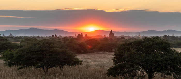 Blick vom Aussichtshügel Bagan