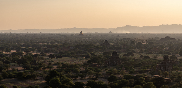 Blick vom Nann Myint Viewing Tower Bagan
