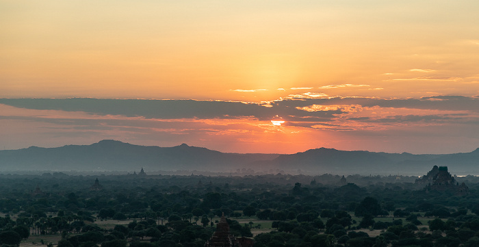 Blick vom Nann Myint Viewing Tower Bagan