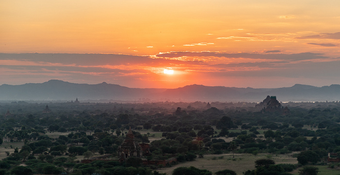 Blick vom Nann Myint Viewing Tower Bagan