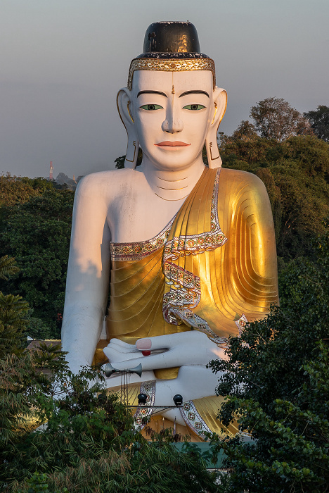 Blick von der Shwesandaw-Pagode: Sehtatgyi-Buddha Pyay