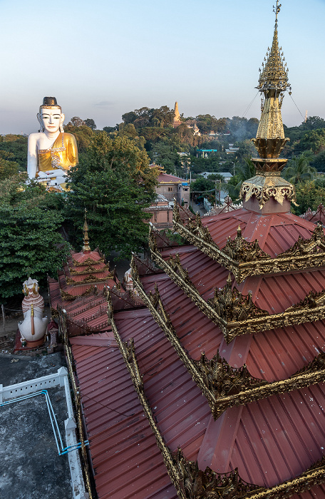 Blick von der Shwesandaw-Pagode: Sehtatgyi-Buddha Pyay