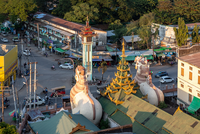 Blick von der Shwesandaw-Pagode: Clock Tower Pyay