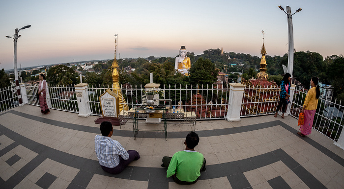 Blick von der Shwesandaw-Pagode: Sehtatgyi-Buddha Pyay