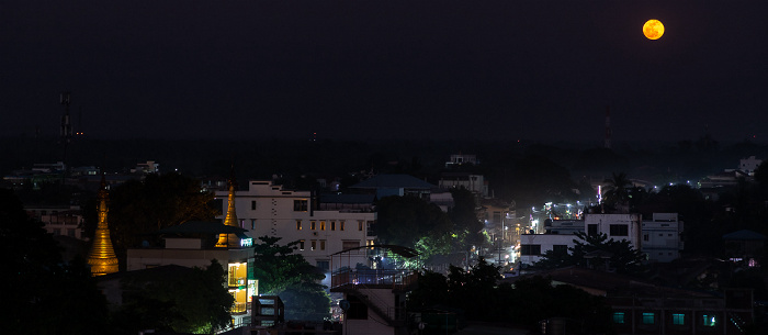 Pyay Blick von der Shwesandaw-Pagode: Mondaufgang