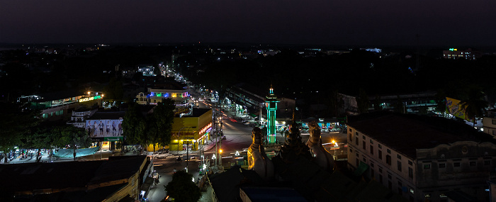 Blick von der Shwesandaw-Pagode: Clock Tower Pyay