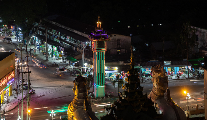 Blick von der Shwesandaw-Pagode: Clock Tower Pyay