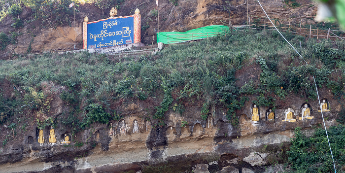 Buddha-Figuren in Felsnischen Htone Bo