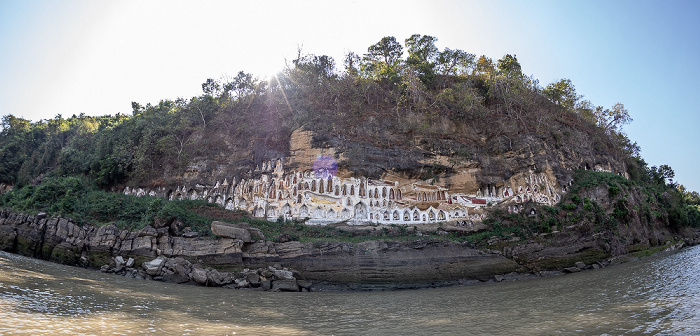 Irrawaddy, Buddha-Figuren in Felsnischen Akauk Taung