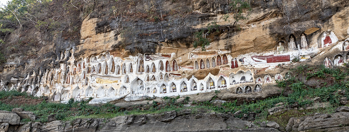 Akauk Taung Buddha-Figuren in Felsnischen