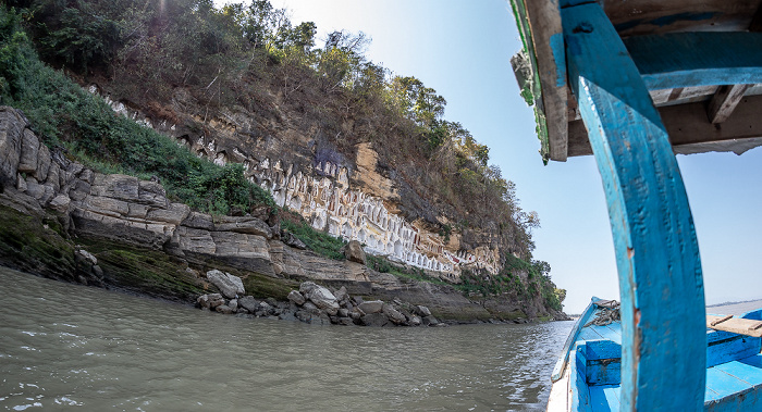 Irrawaddy, Buddha-Figuren in Felsnischen Akauk Taung