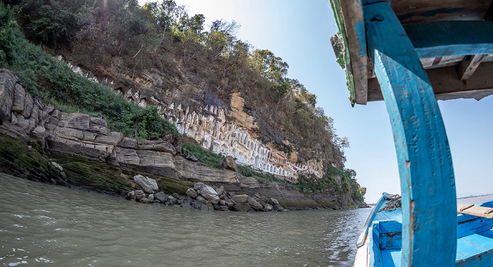 Akauk Taung Irrawaddy, Buddha-Figuren in Felsnischen