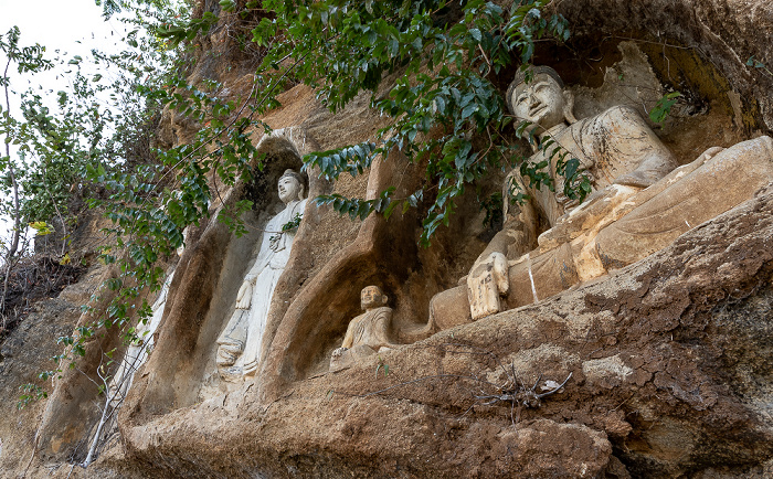 Buddha-Figuren in Felsnischen Akauk Taung