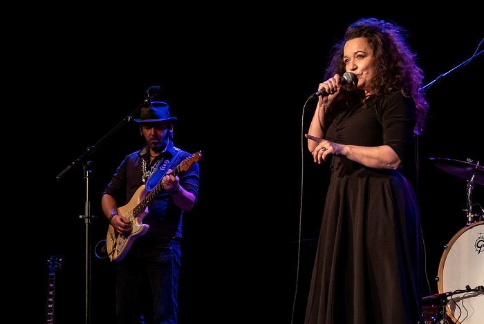 Kulturhaus Gugg: Meena Cryle & The Chris Fillmore Band Braunau am Inn
