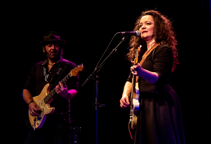 Kulturhaus Gugg: Meena Cryle & The Chris Fillmore Band Braunau am Inn