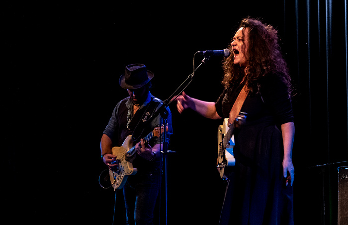 Kulturhaus Gugg: Meena Cryle & The Chris Fillmore Band Braunau am Inn