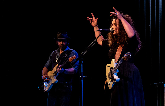 Kulturhaus Gugg: Meena Cryle & The Chris Fillmore Band Braunau am Inn