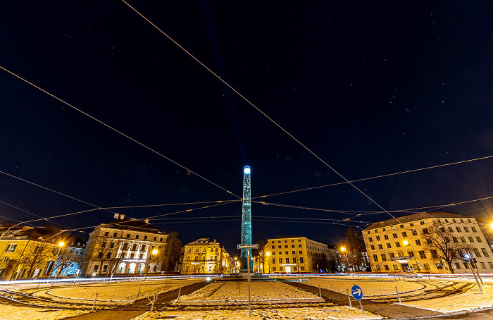 Lichtaktion Kunstareal: Karolinenplatz mit dem Obelisken München