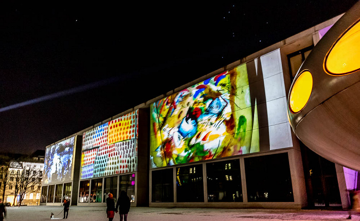 München Lichtaktion Kunstareal: Installation Inside Out - Pinakothek der Moderne Futuro-Haus