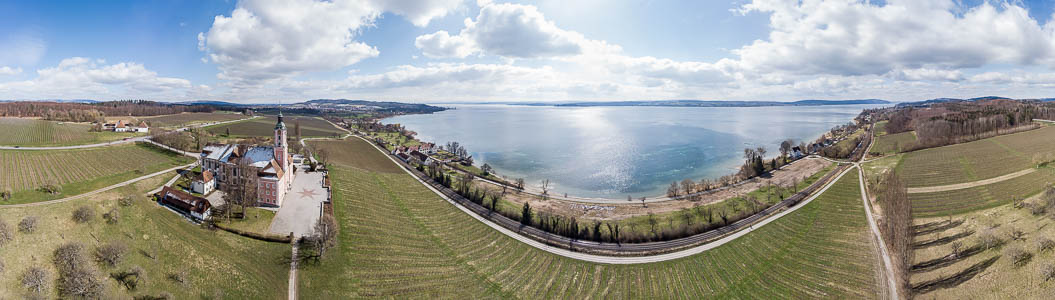 Uhldingen-Mühlhofen Bundesstraße B 31, Wallfahrtskirche Birnau, Bodenseegürtelbahn (Bahnstrecke Stahringen - Friedrichshafen), Überlinger See (Bodensee), Nußdorf (Überlingen) Luftbild aerial photo