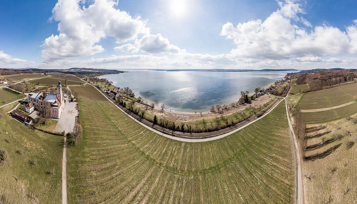 Uhldingen-Mühlhofen Bundesstraße B 31, Wallfahrtskirche Birnau, Bodenseegürtelbahn (Bahnstrecke Stahringen - Friedrichshafen), Überlinger See (Bodensee), Nußdorf (Überlingen) Luftbild aerial photo