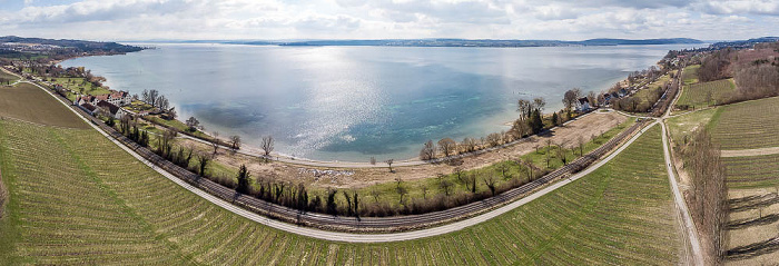 Uhldingen-Mühlhofen Bodenseegürtelbahn (Bahnstrecke Stahringen - Friedrichshafen), Überlinger See (Bodensee), Nußdorf (Überlingen) Luftbild aerial photo