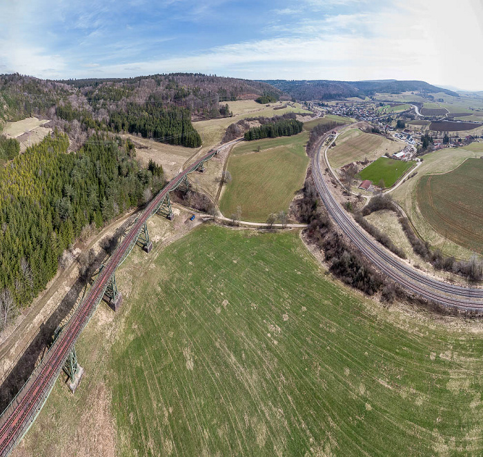 Epfenhofen Wutachtalbahn (Sauschwänzlebahn): Biesenbach-Viadukt (links) Luftbild aerial photo