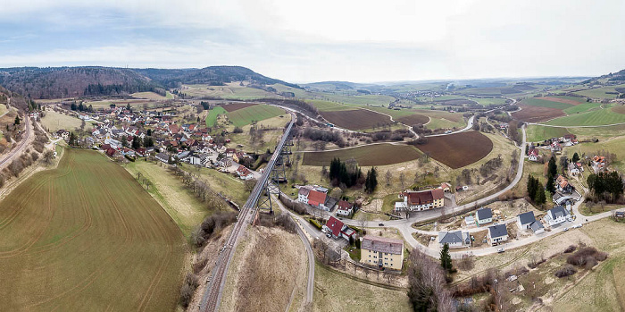 Epfenhofen Wutachtalbahn (Sauschwänzlebahn) mit dem Epfenhofer Viadukt, Kommenbachtal Luftbild aerial photo