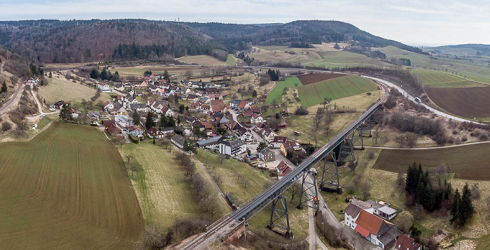 Wutachtalbahn (Sauschwänzlebahn) mit dem Epfenhofer Viadukt, Kommenbachtal Schwarzwald 2021