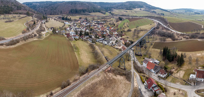 Epfenhofen Wutachtalbahn (Sauschwänzlebahn) mit dem Epfenhofer Viadukt, Kommenbachtal Luftbild aerial photo