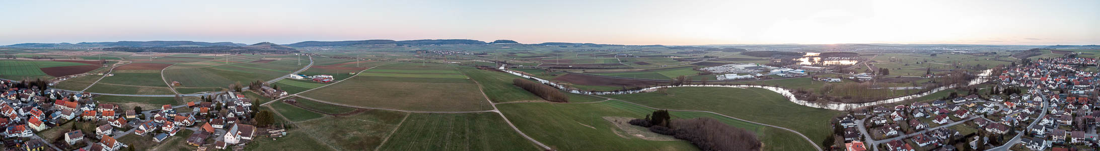 Oben v.l.:  Unterhölzer Wald, Wartenberg, Länge, Wartenberg, Donau, Riedsee, Donauried Pfohren