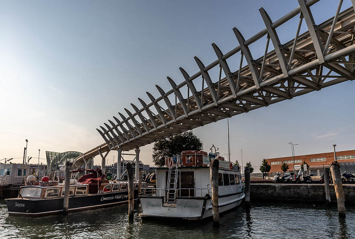 Canale del Tronchetto: Tronchetto mit dem People Mover di Venezia Venedig