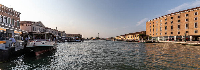 Venedig Canal Grande Vaporetto-Anlegestelle Piazzale Roma