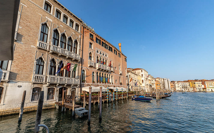 Venedig Canal Grande: Palazzo Giustinian Pesaro (links), Palazzo Morosini Sagredo