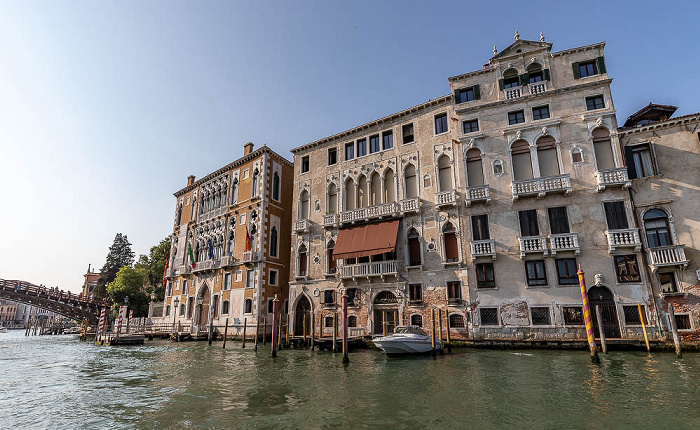 Venedig Canal Grande: Palazzo Cavalli-Franchetti (links), Rio de l'Orso und Palazzo Barbaro a San Vidal Ponte dell’Accademia