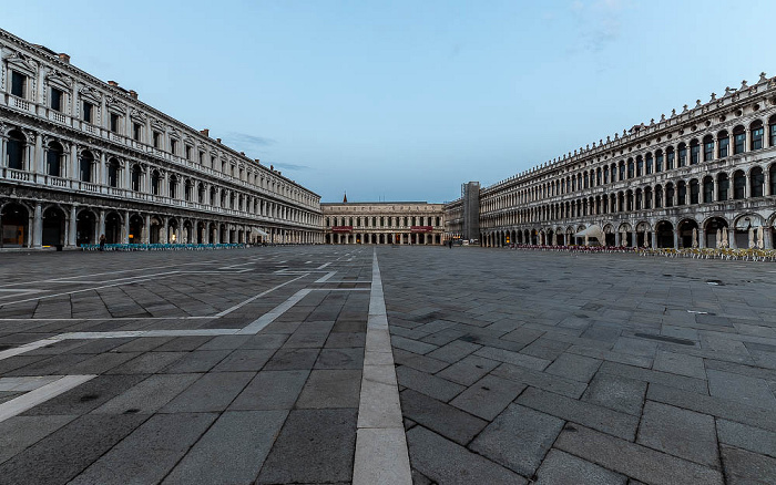 Piazza San Marco mit Procuratie Nuove, Ala napoleonica delle Procuratie und Procuratie Vecchie Venedig