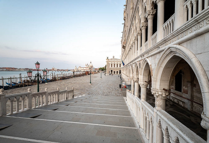 Venedig Blick von der Ponte della Paglia: Molo di Palazzo Ducale und Piazzetta San Marco Basilica di Santa Maria della Salute Dogenpalast